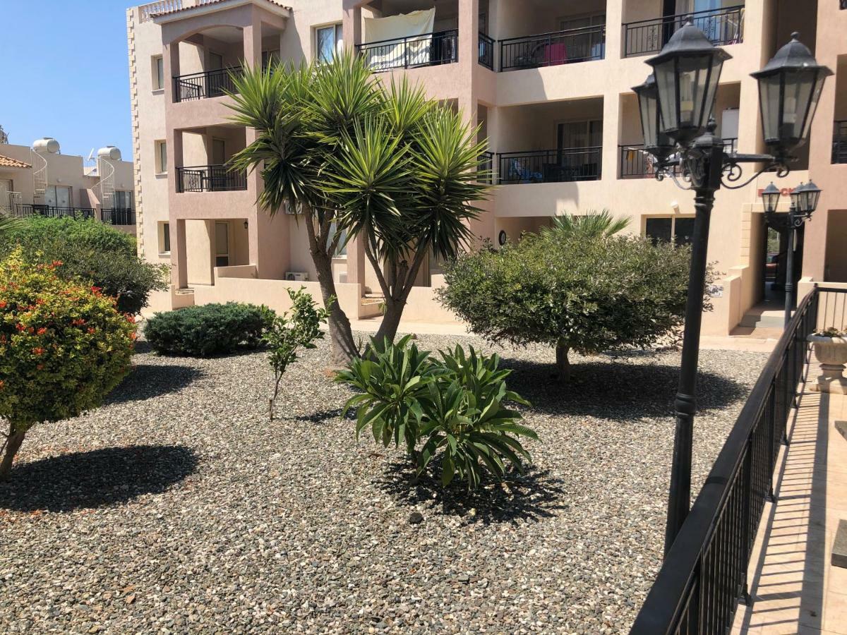 Royal Seacrest Apartment Paphos Exterior foto