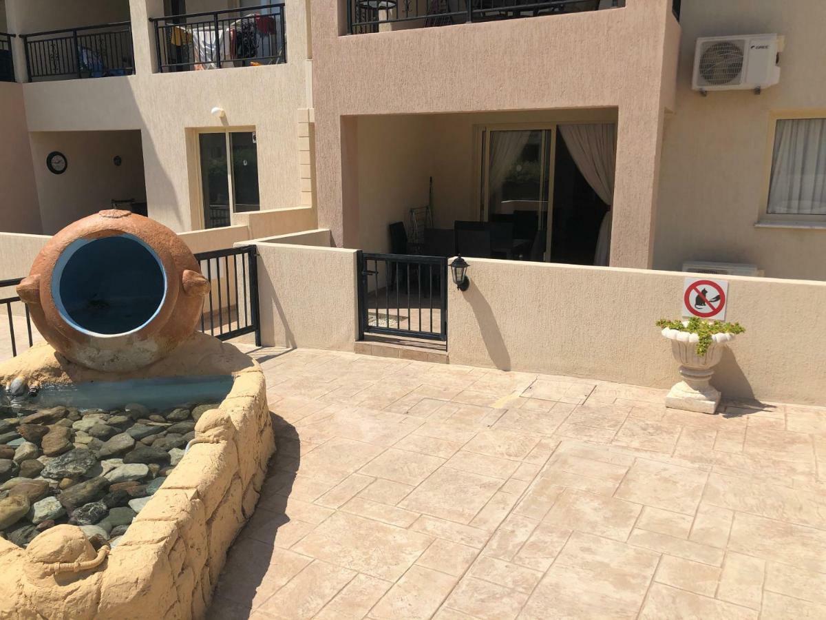 Royal Seacrest Apartment Paphos Exterior foto