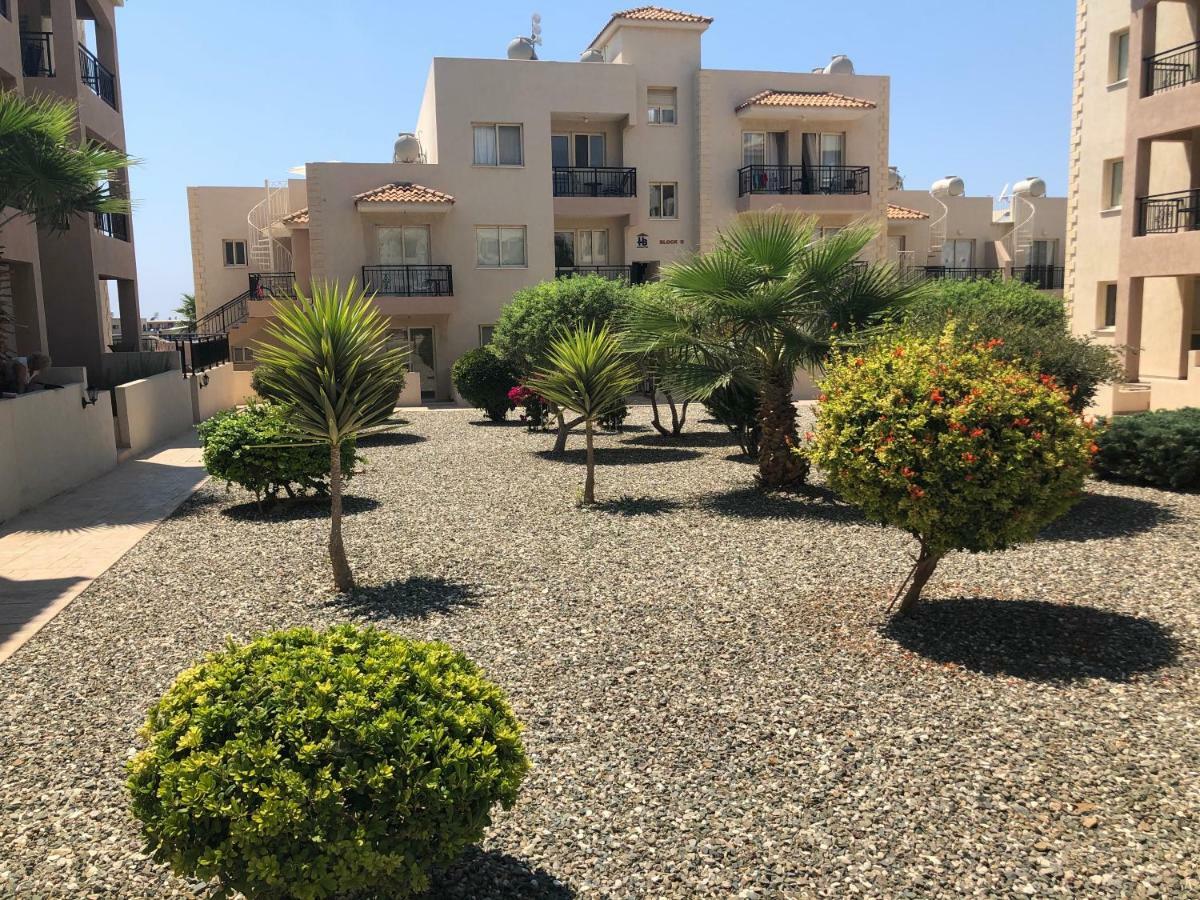 Royal Seacrest Apartment Paphos Exterior foto
