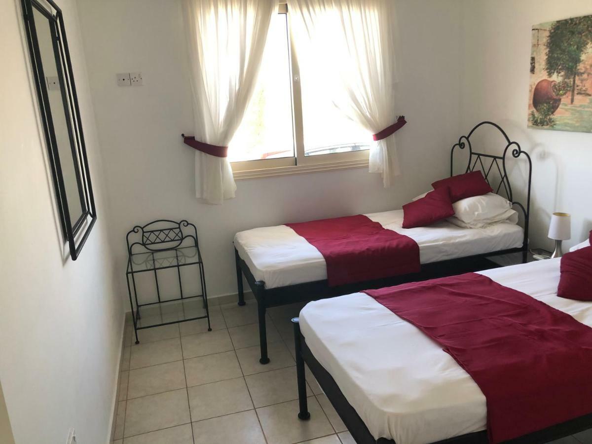 Royal Seacrest Apartment Paphos Exterior foto