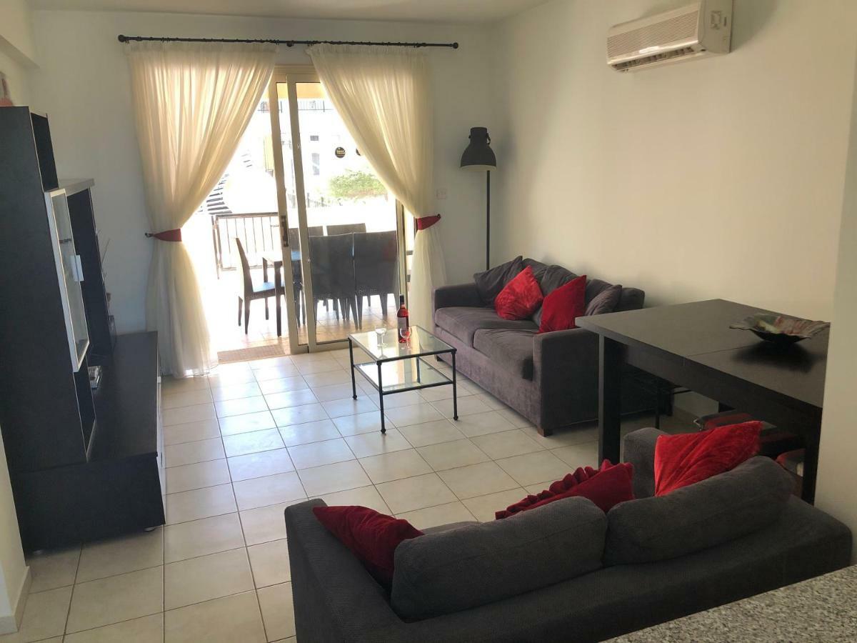 Royal Seacrest Apartment Paphos Exterior foto