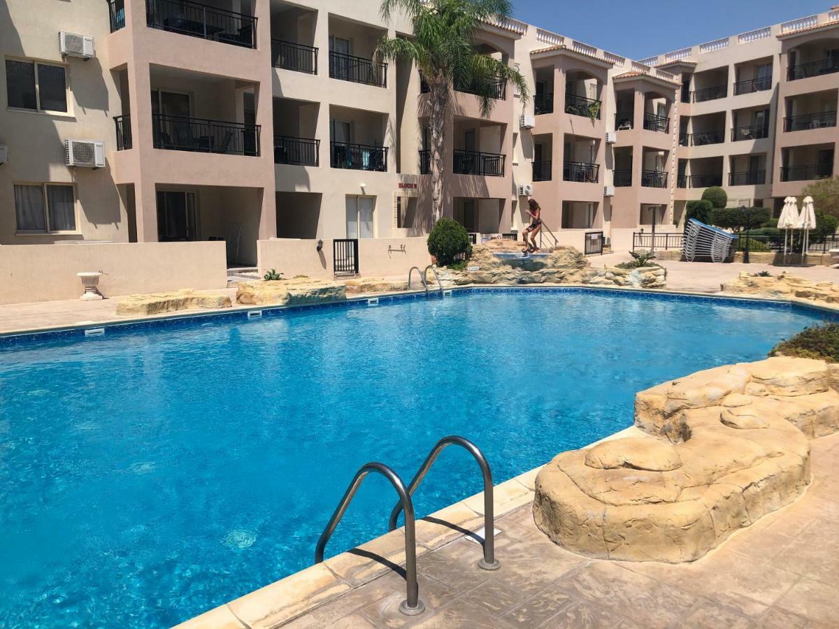 Royal Seacrest Apartment Paphos Exterior foto