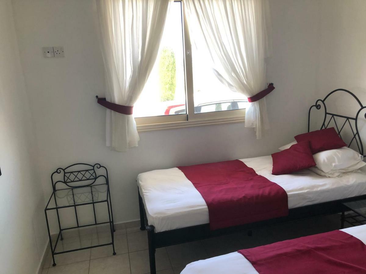 Royal Seacrest Apartment Paphos Exterior foto