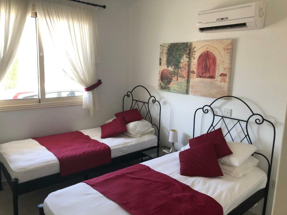Royal Seacrest Apartment Paphos Exterior foto