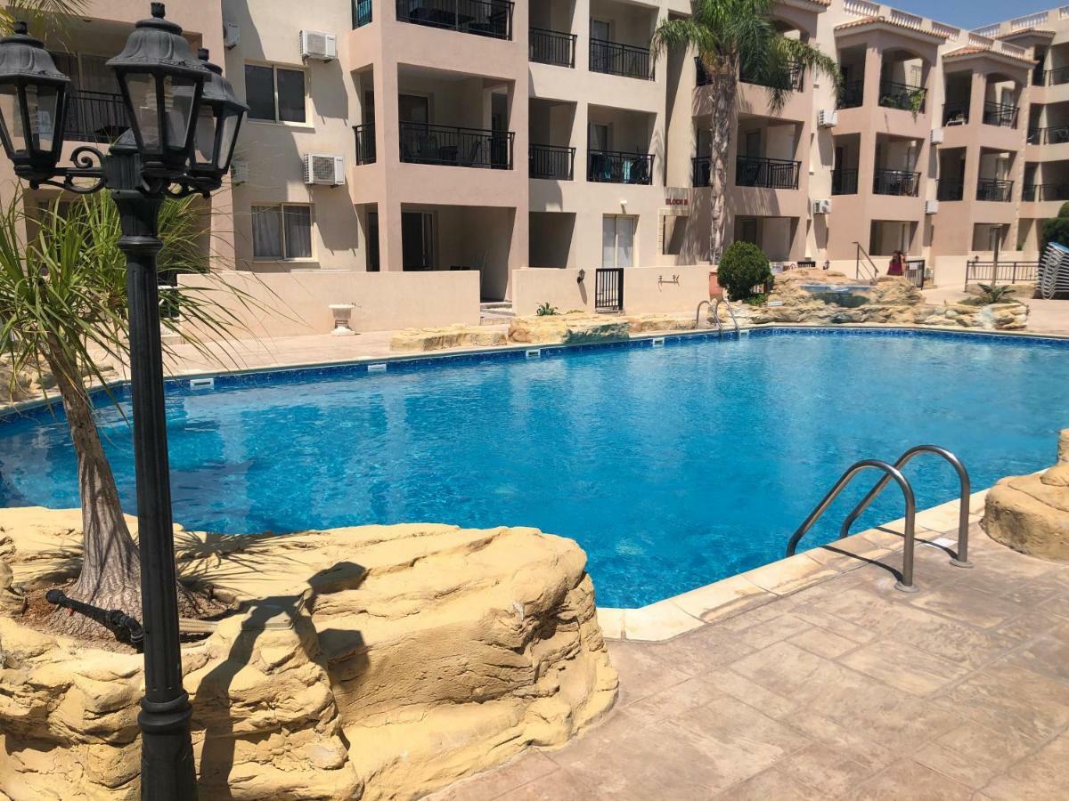 Royal Seacrest Apartment Paphos Exterior foto